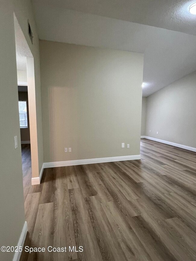 Building Photo - 3154 Dunhill Dr