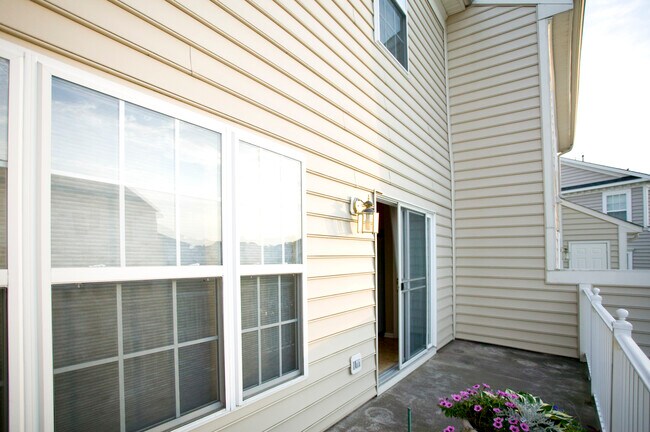 Building Photo - 42243 Black Rock Ter