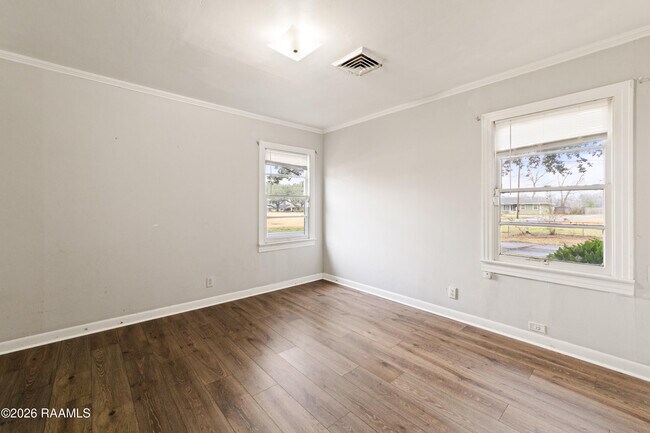 Building Photo - 416 W St Paul St