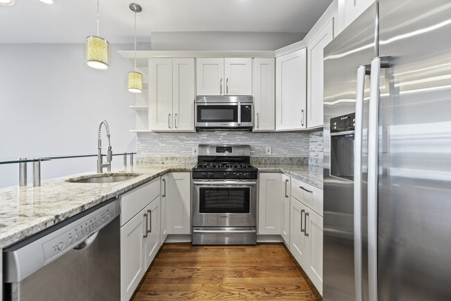 Building Photo - 2118 4th St NE