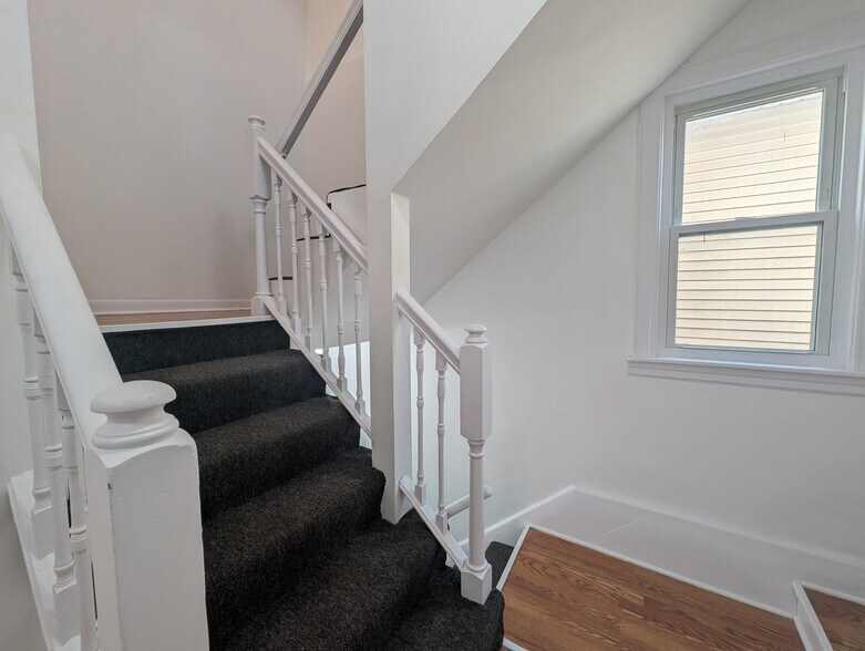 Building Photo - 1520 W Melrose St