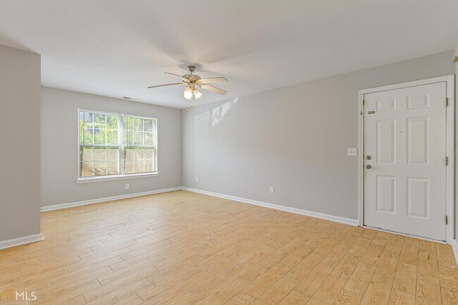 Building Photo - 200 Stonehaven Cir