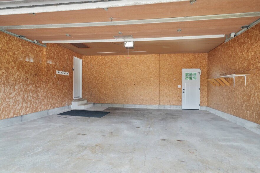 Building Photo - 2596 Parkwood Dr