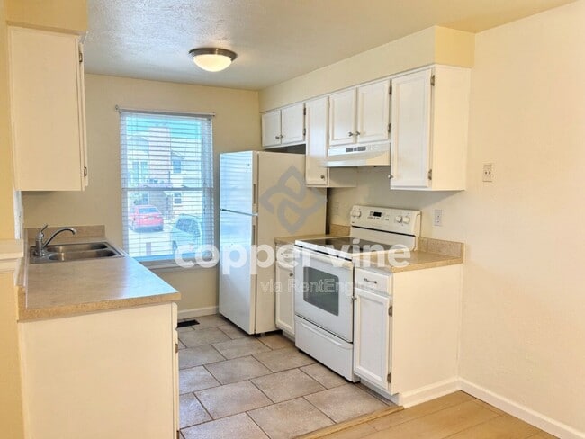 Building Photo - 4245 E 119th Pl