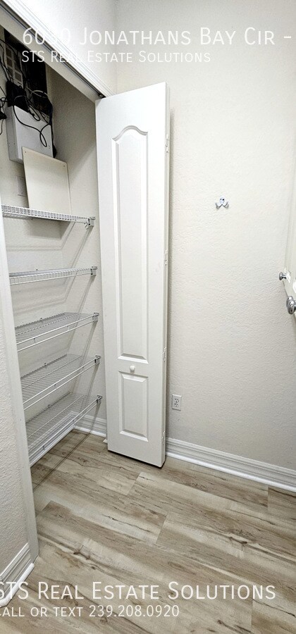 Building Photo - 6030 Jonathans Bay Cir