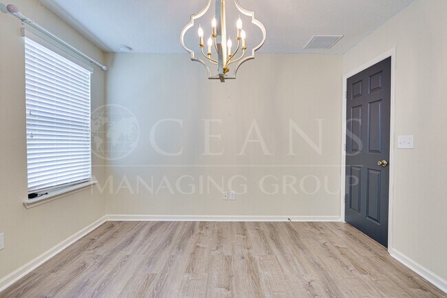 Building Photo - Spacious 4 Bedroom Home with Loft – Prime ...