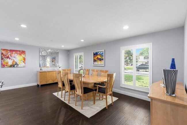 Building Photo - 7830 La Sobrina Dr