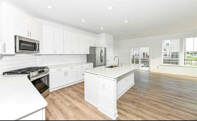Building Photo - 9326 Somerford Dr