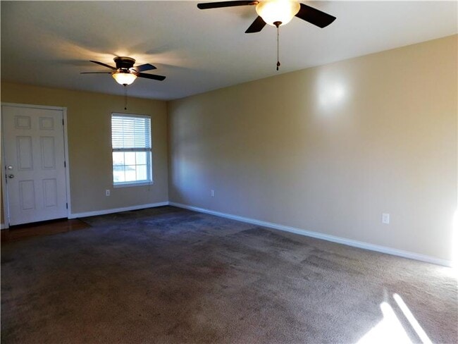 Building Photo - 6512 Oak Crest Dr