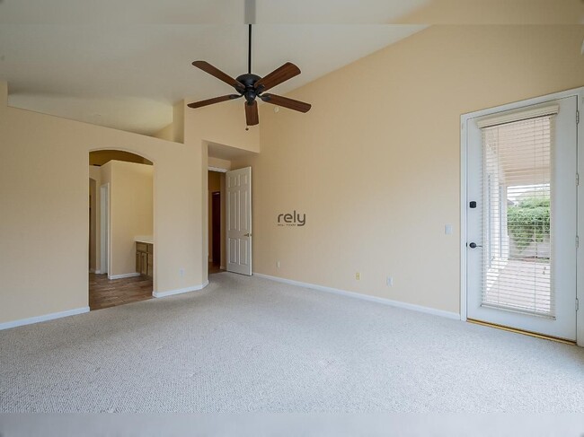 Building Photo - 4605 N Clear Creek Dr