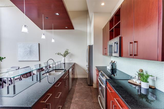 Building Photo - 2600 W 7th St