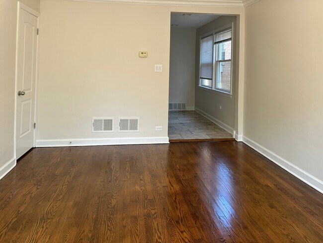 Building Photo - 4952 Hull St