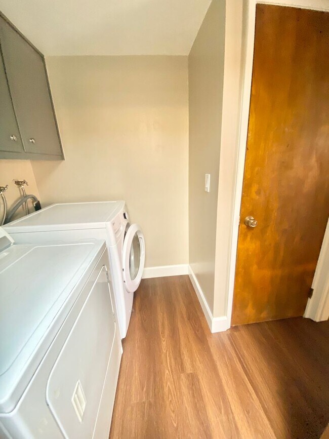 Building Photo - Charming 3 Bed 1 Bath Single Story Home - Great Location!