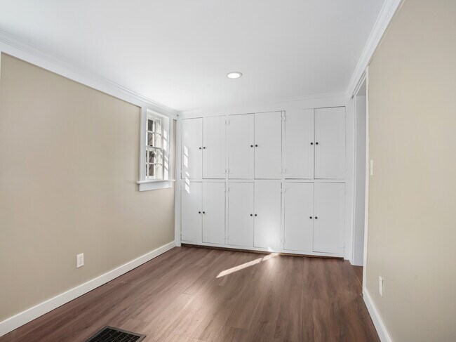 Building Photo - 575 Black Rock Tpke