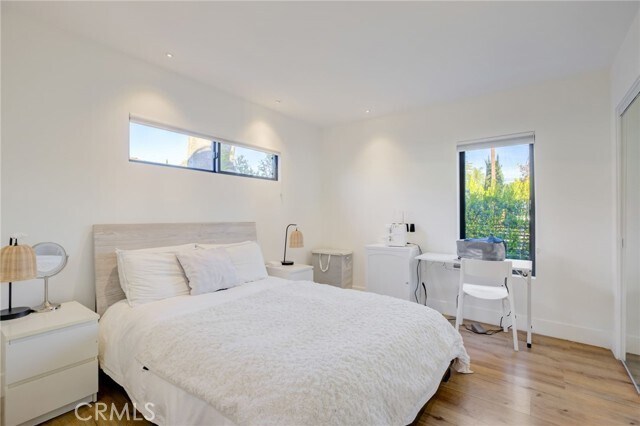 Building Photo - 8161 Encino Ave