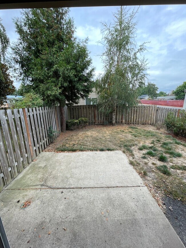 Building Photo - 232