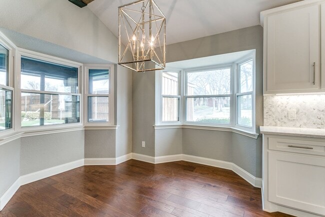 Building Photo - 4 bedroom with pool in Colleyville