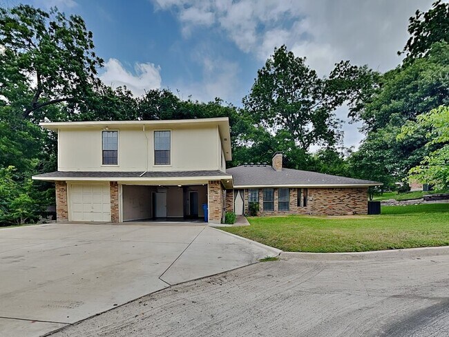 Building Photo - 205 Woodpark Ln