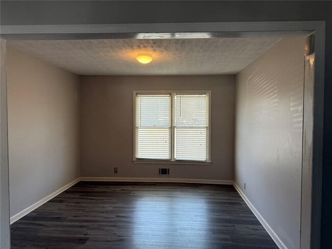 Building Photo - 3383 Hamilton Mill Rd