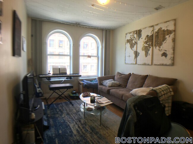 Primary Photo - 90 Westland Ave