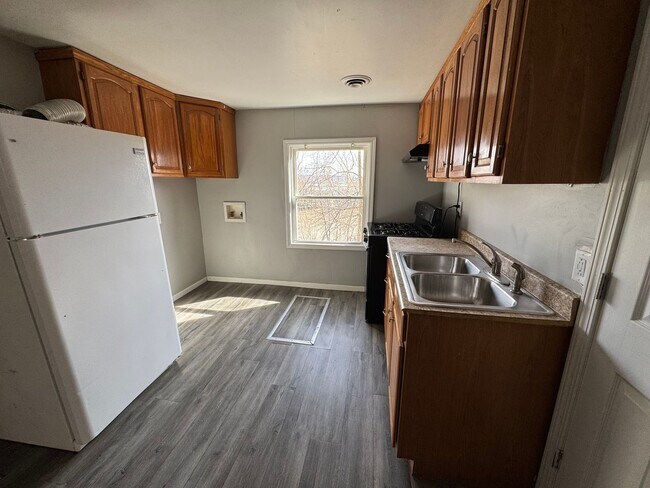 Building Photo - 2 bedroom 1 bath house in Bettendorf