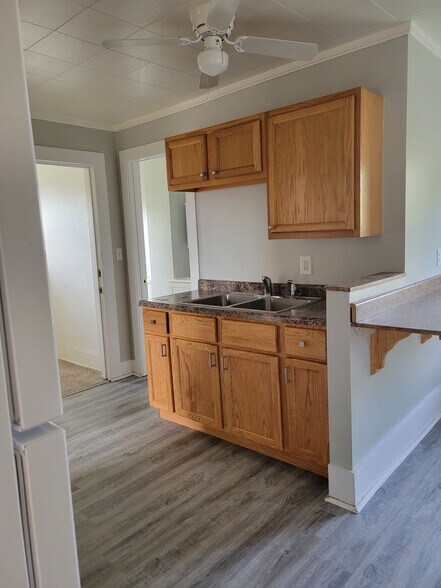 Kitchen Sink - 125 Neil St