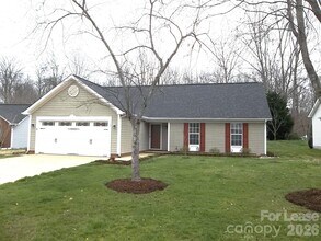 Building Photo - 115 W Bank Dr