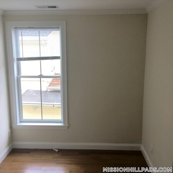 Building Photo - 2747 Washington St