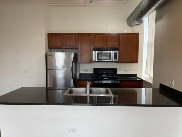 Building Photo - 2323 W Pershing Rd