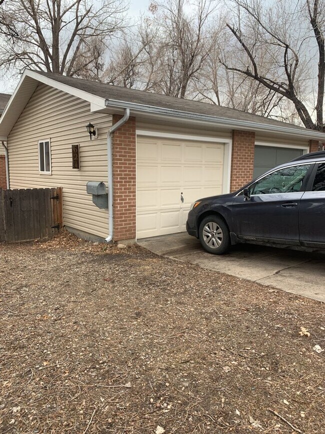 Primary Photo - 619-621 Parker St