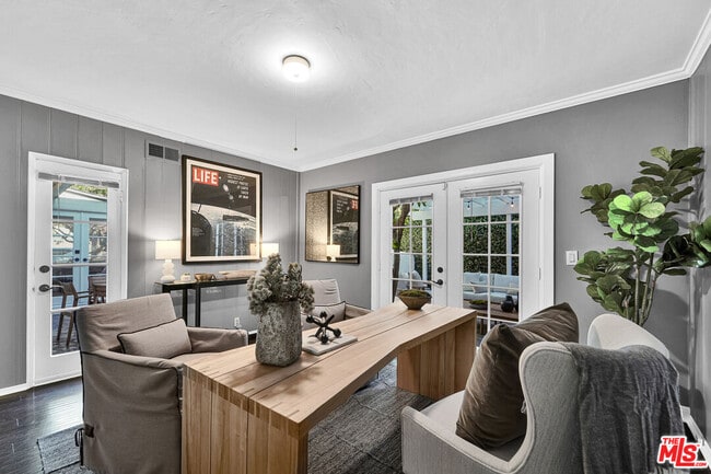 Building Photo - 560 Croft Ave