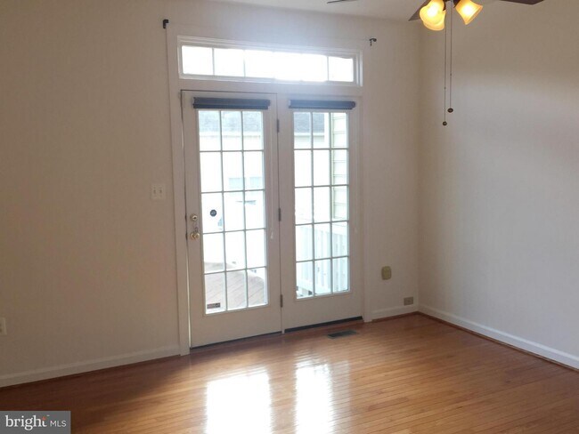 Building Photo - 921 Highland Ridge Ave