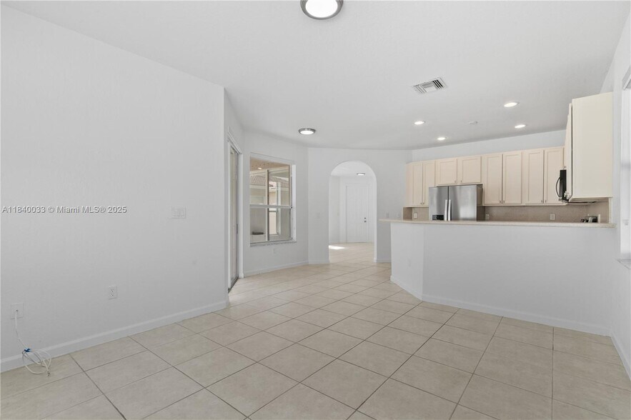 Building Photo - 3395 NE 11th Dr
