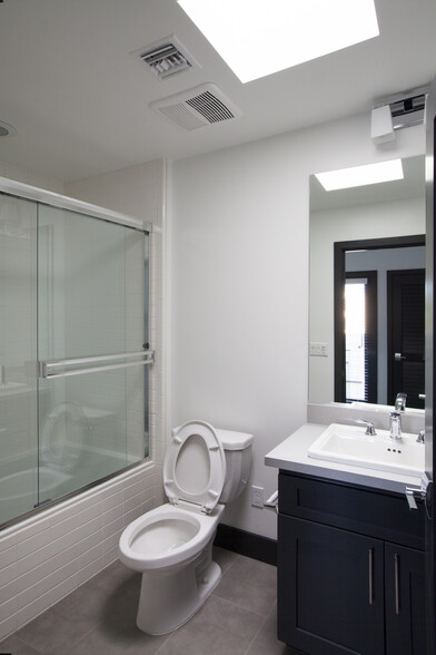 Bathroom 3 floor - 2131 S Beverly Glen Blvd