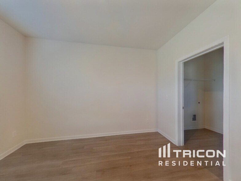 Building Photo - 823 Athens Ln