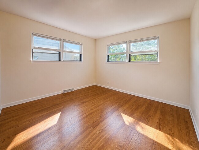 Building Photo - 406 Sunset Dr