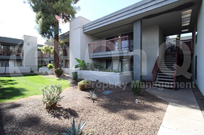 Primary Photo - 3435 W Danbury Dr