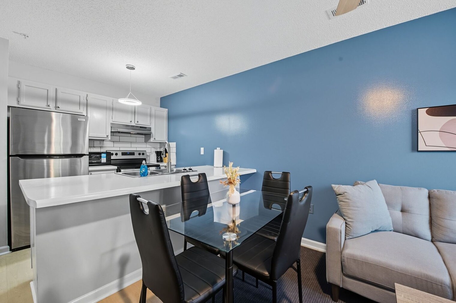 Building Photo - 2 Kings Creek Dr
