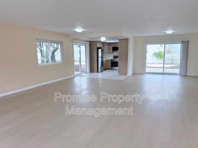 Building Photo - 1320 La Miranda Ave