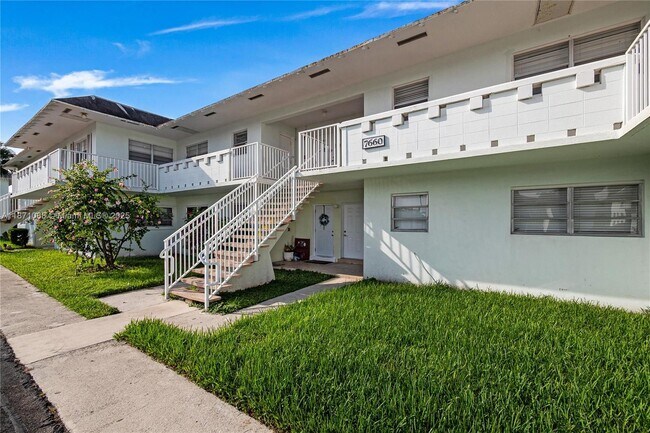 Primary Photo - 7660 SW 82nd St
