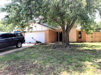 Building Photo - 4912 S Fairmont Ave