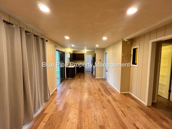 Building Photo - 1190 York Dr