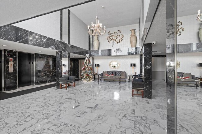 Building Photo - 100 Pierce St