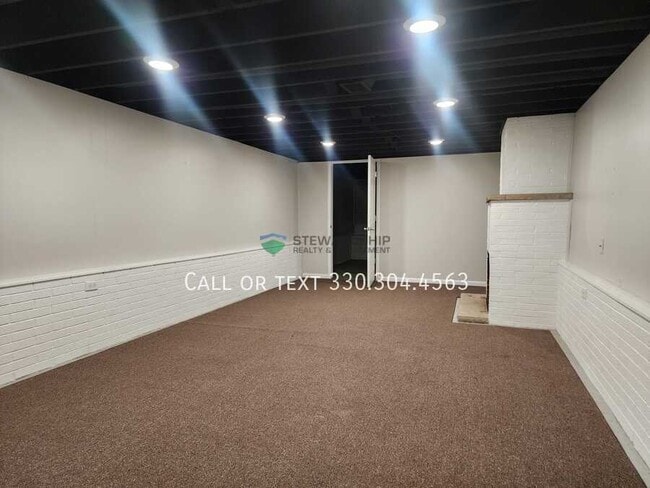 Building Photo - 8250 E Wadora Cir NW