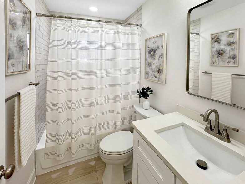 Building Photo - 9907 ISLAND HARBOR Dr