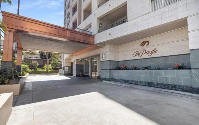 Building Photo - 2-Bedroom, 2-Bathroom Home in Prime Long B...