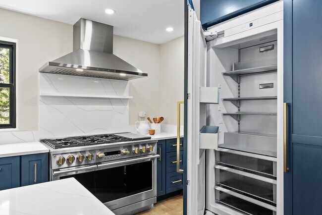 Building Photo - 205 Loop Dr