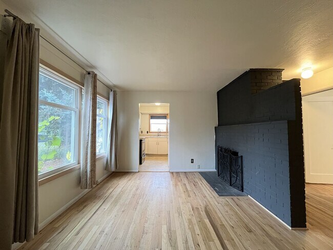 Building Photo - Cozy Portland Gem with Bright, Open Living...