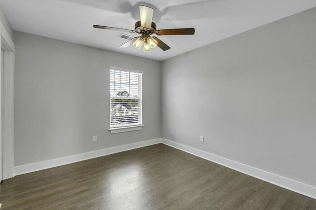 Building Photo - Charming 3-Bedroom Townhouse Retreat in Travelers Rest