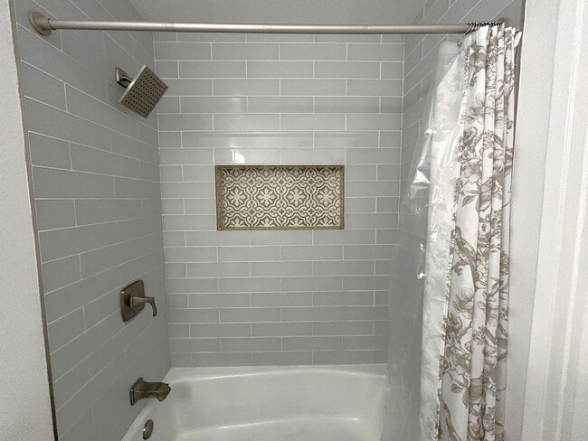 Building Photo - 1924 Hawaii St